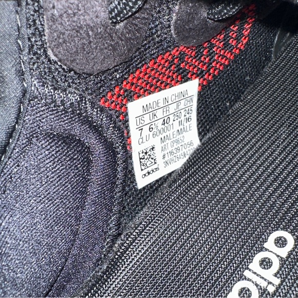 Yeezy Boost 350 V2 Black Red - Picture 6 of 6